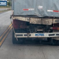 IMG_5092 02/05/2019 - Un camion un poil déglingué qui porte bien son nom. A well named slightly wonky truck!